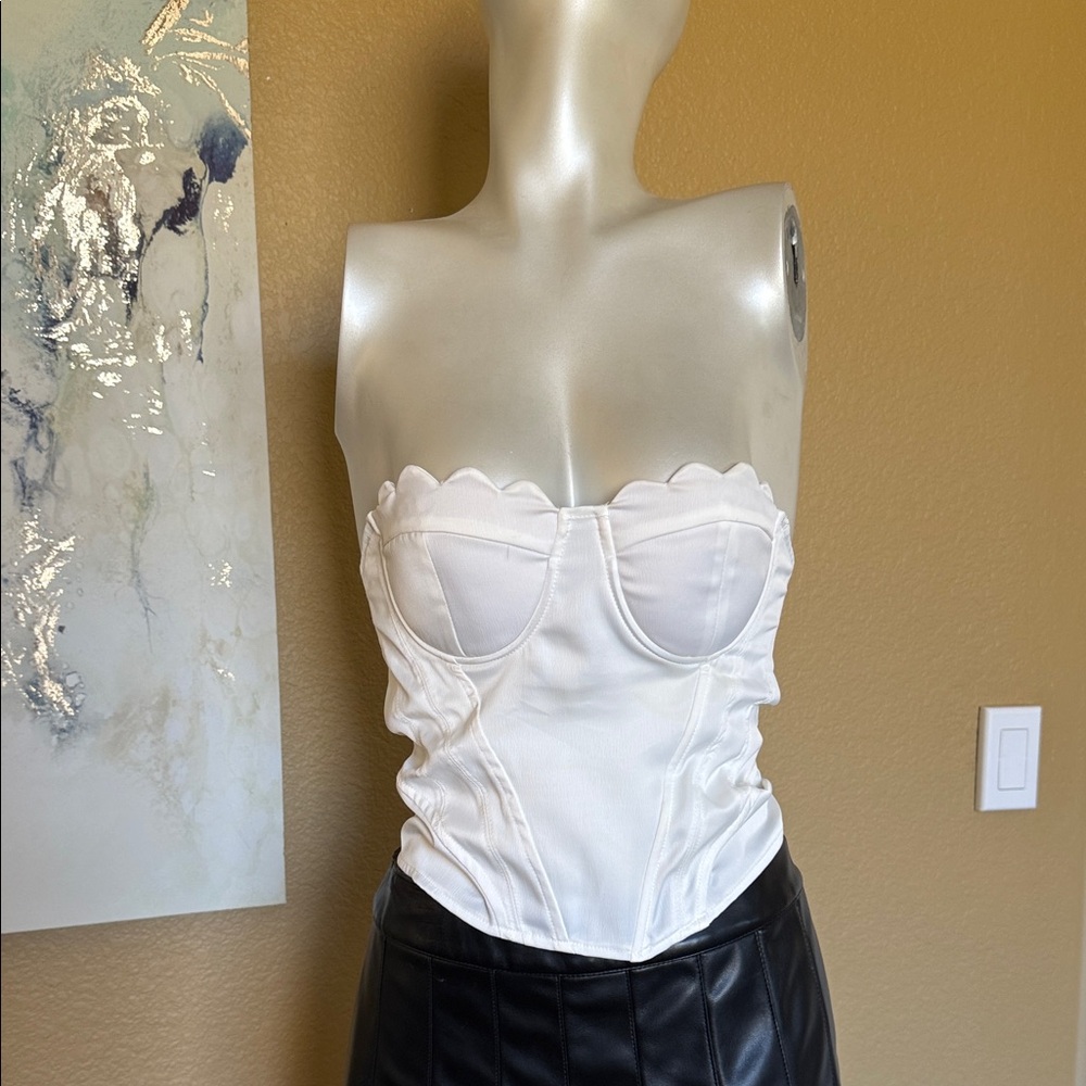 Strapless Scallop Bustier Top - White